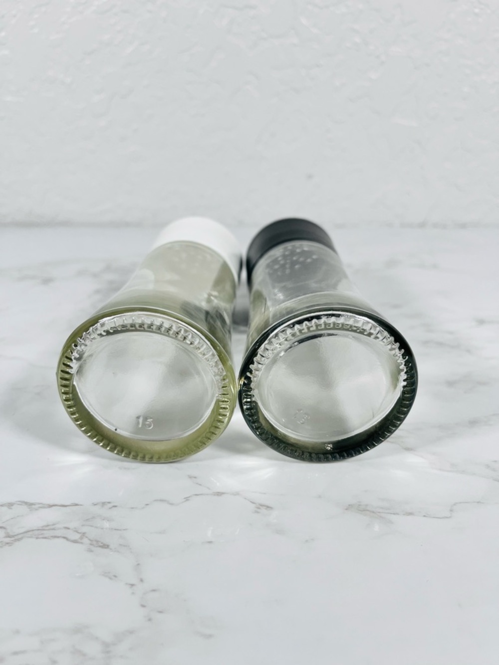Set of 2 Minimalist Glass Spice Jars with Black and White Lids - Picture 3 of 5